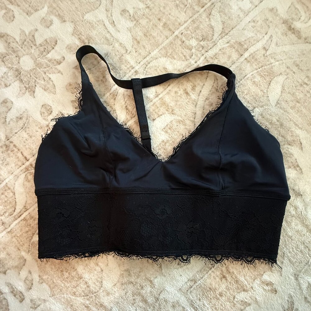 LACE TRIMMED SPORTS BRA